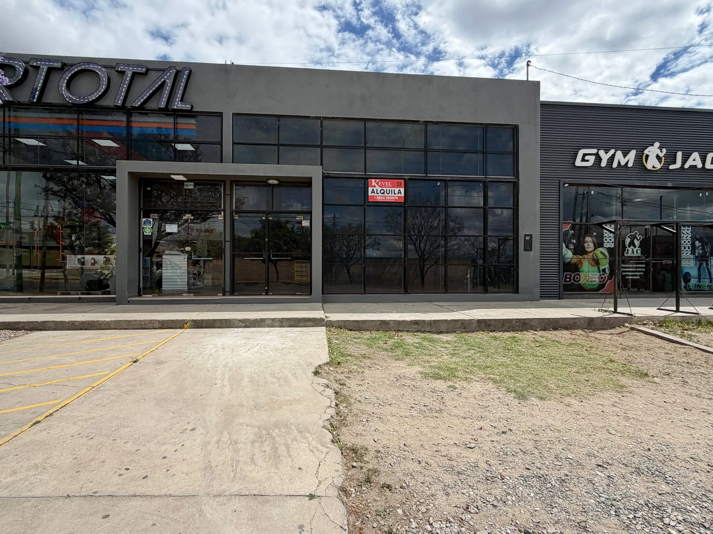 Local comercial sobre av. Guemes