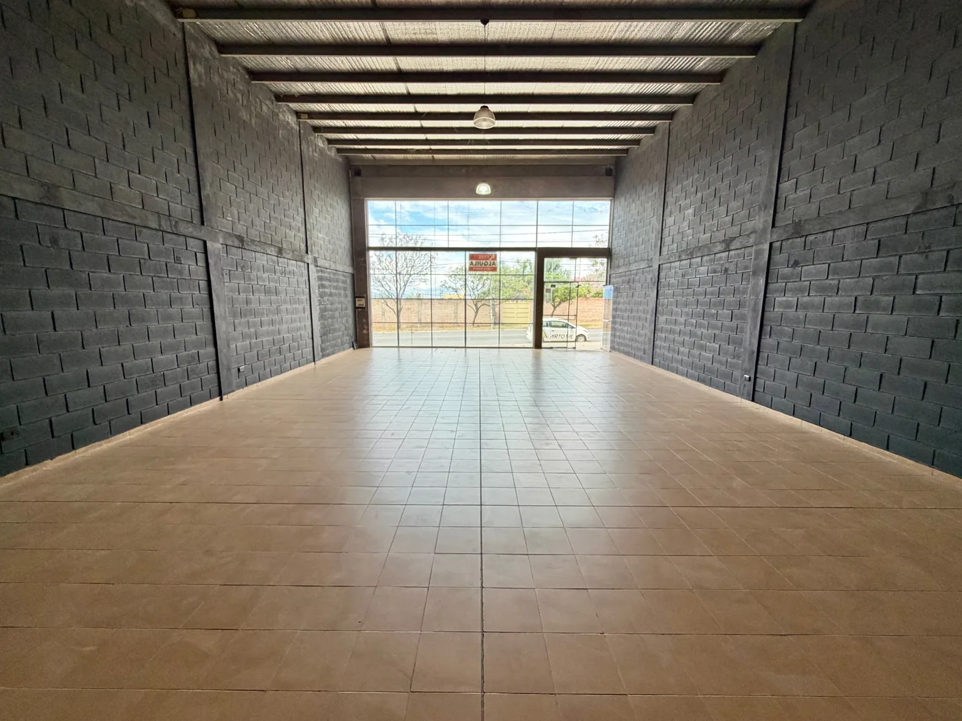 Local comercial sobre av. Guemes, foto 3