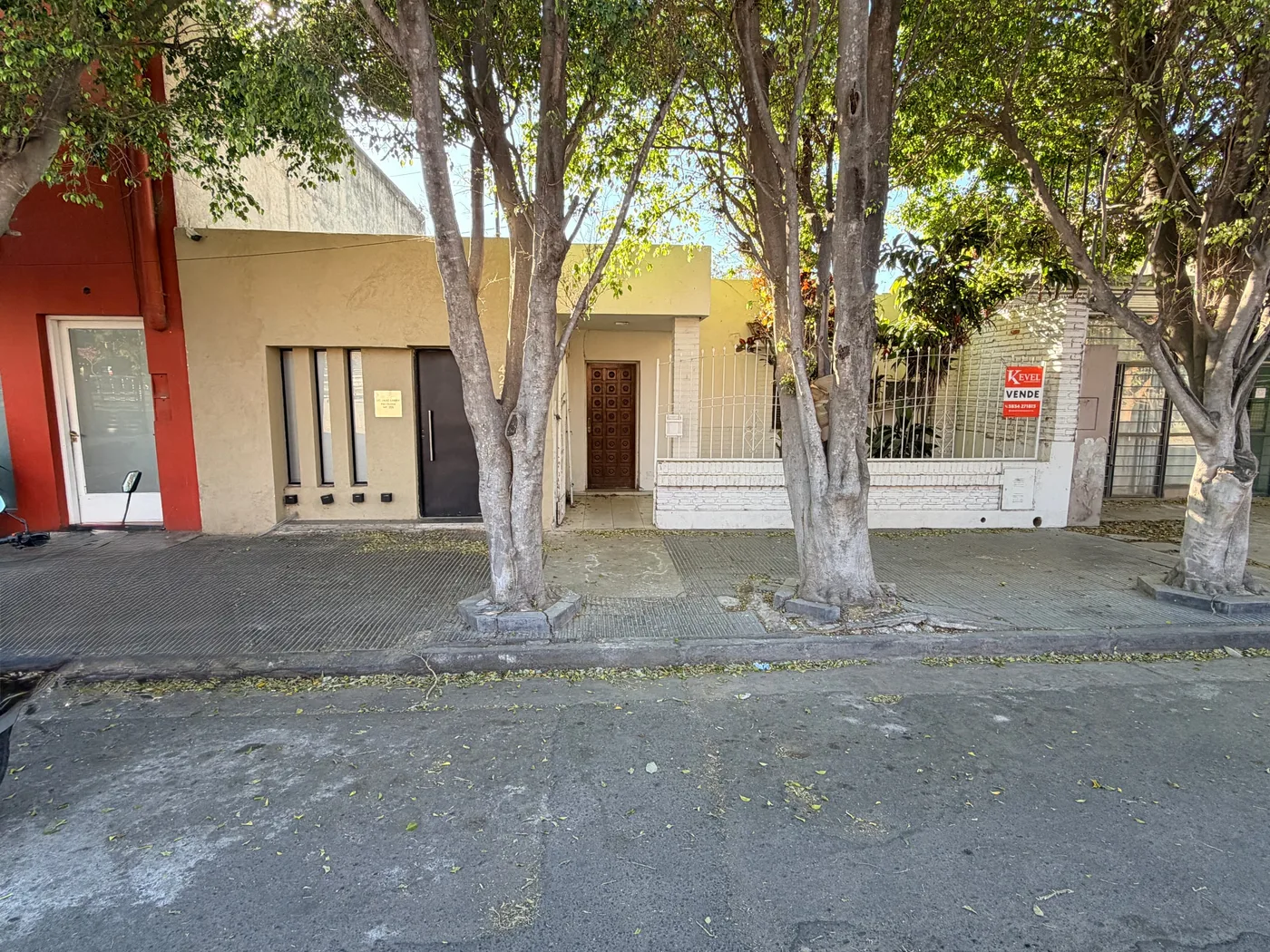 Casa de 3 dormitorios y consultorios
