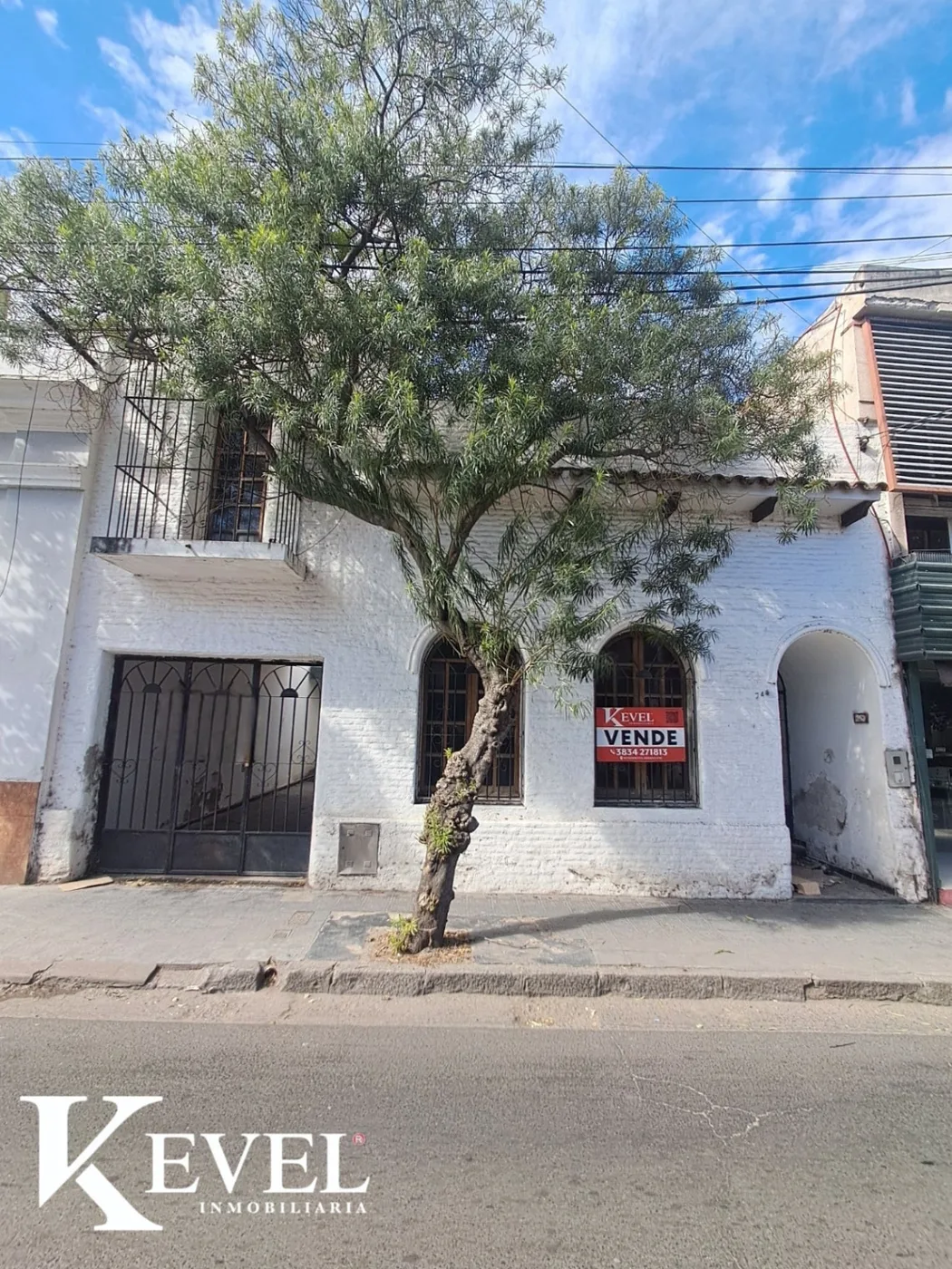 Casa ideal para consultorios u oficinas, con estacionamiento, titulos perfectos
