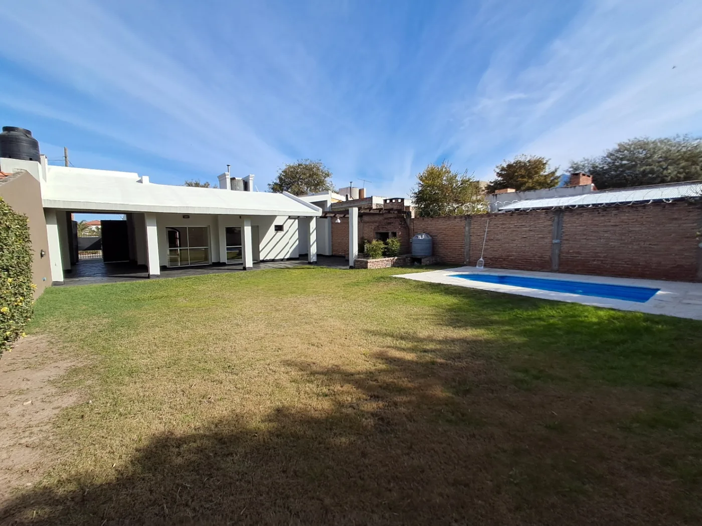 Casa de 2 dormitorios con pileta y patio, foto 2