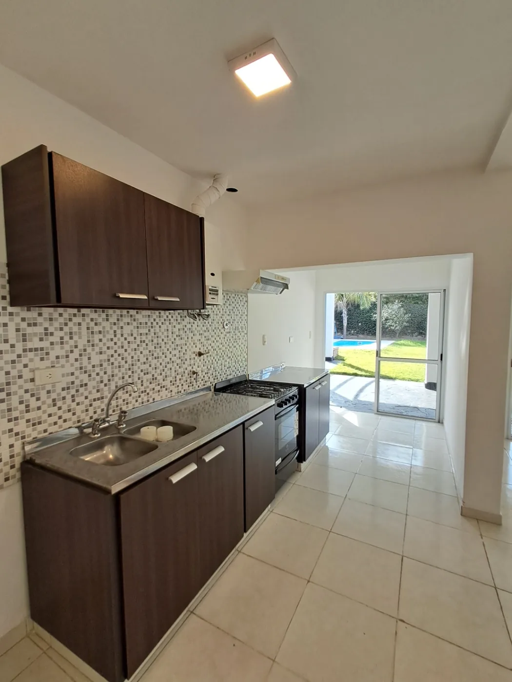 Casa de 2 dormitorios con pileta y patio, foto 11
