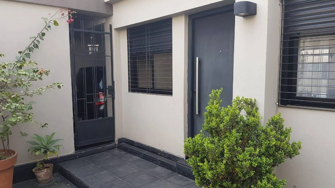 Casa centrica de 3 dormitorio y 2 consultorios