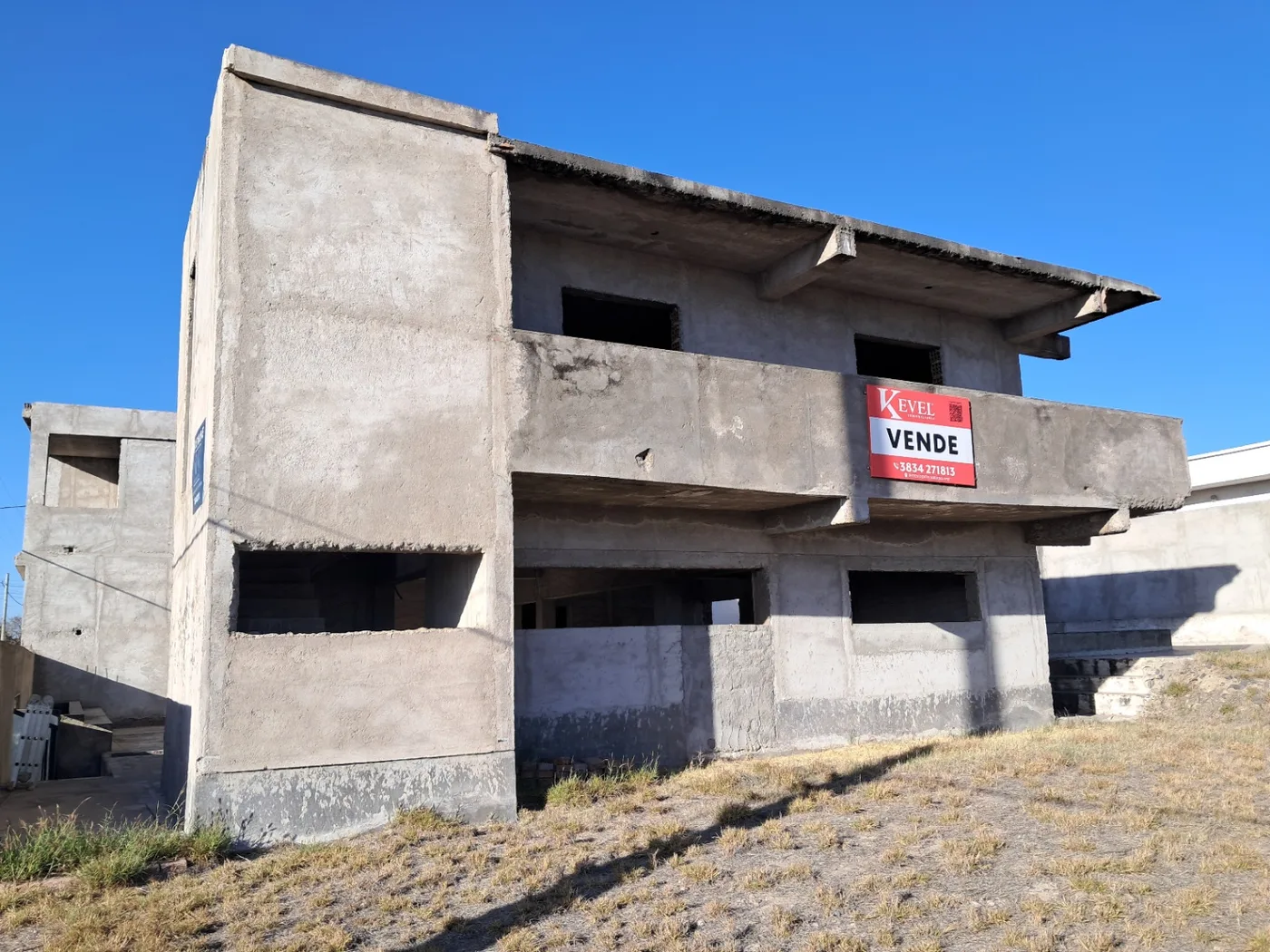 Importante propiedad esquina de 5 dormitorios, 3 baños y pileta, foto 2