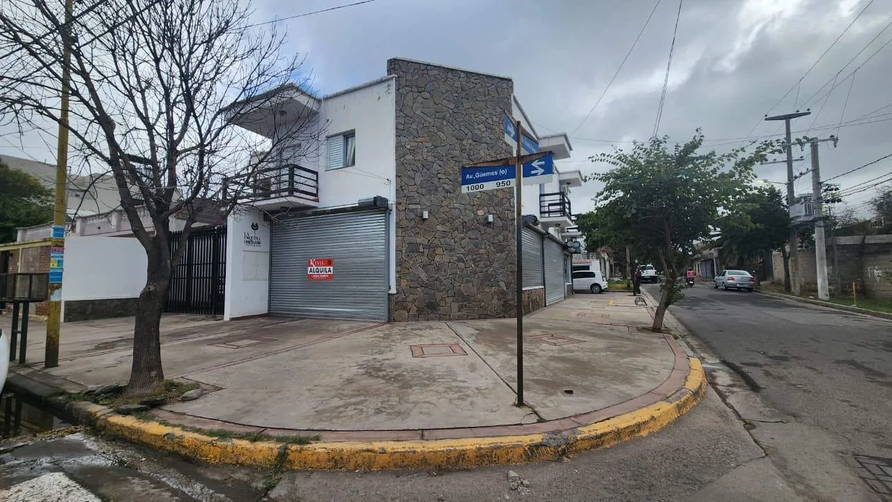Local comercial sobre av. Guemes, foto 2