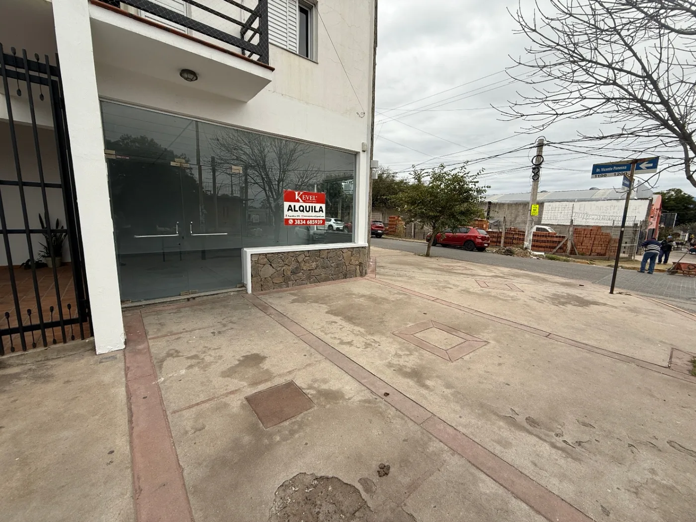 Local comercial sobre av. Guemes, foto 3