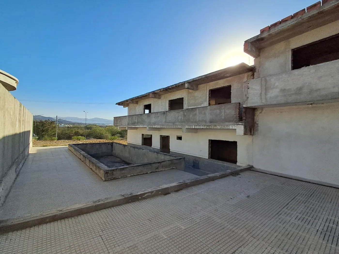 Importante propiedad esquina de 5 dormitorios, 3 baños y pileta, foto 4
