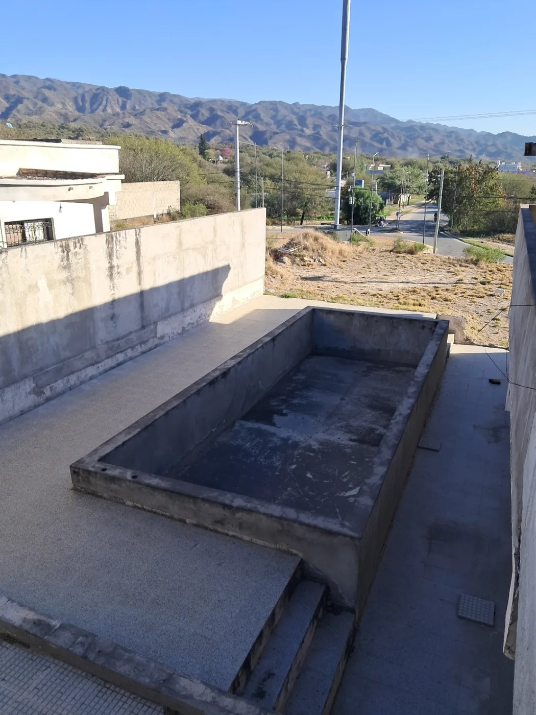 Importante propiedad esquina de 5 dormitorios, 3 baños y pileta, foto 5
