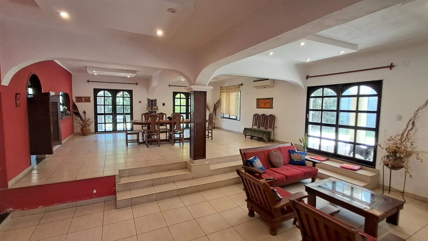 Casa en venta de 5 dormitorios c/ cochera, foto 3