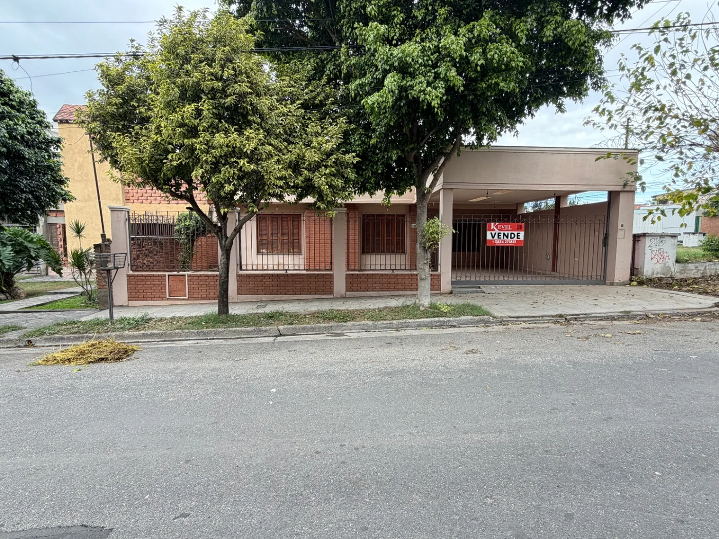 Casa de 4 dormitorios a 100m de av. Galindez