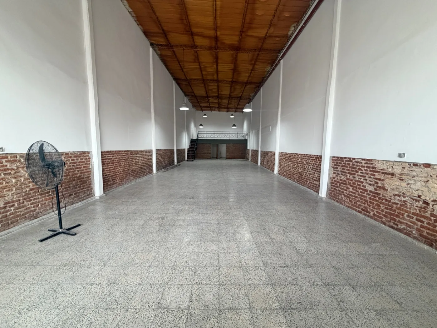 Local sobre calle republica, foto 2