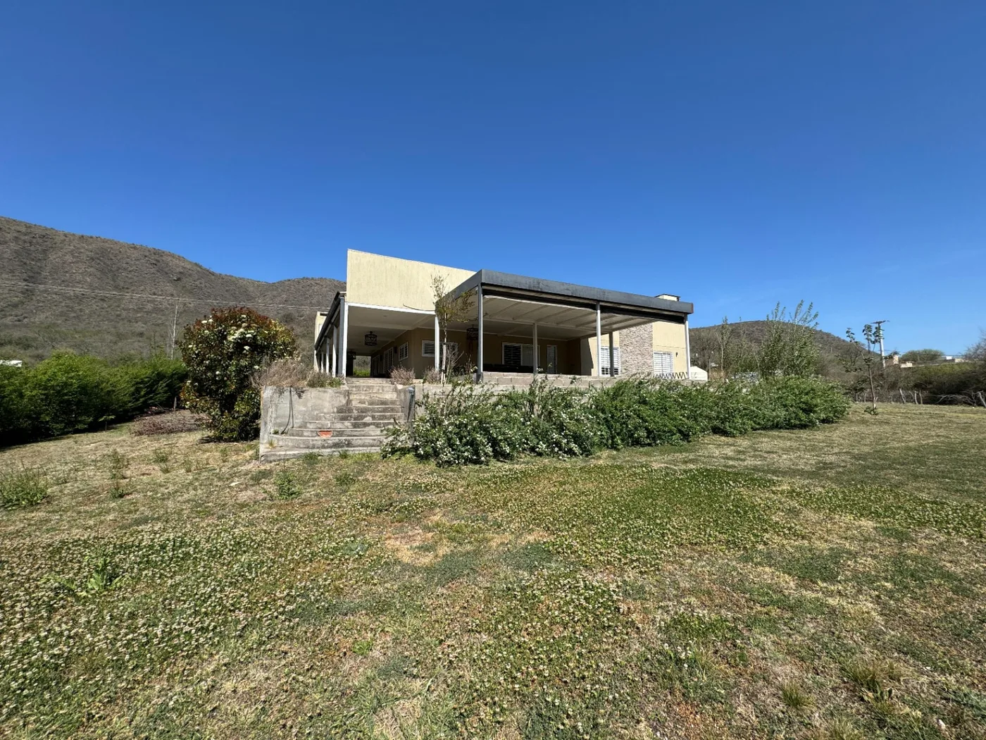 Casa parquizada en el rodeo, 2285 m² de lote, primer nivel de construccion, foto 2