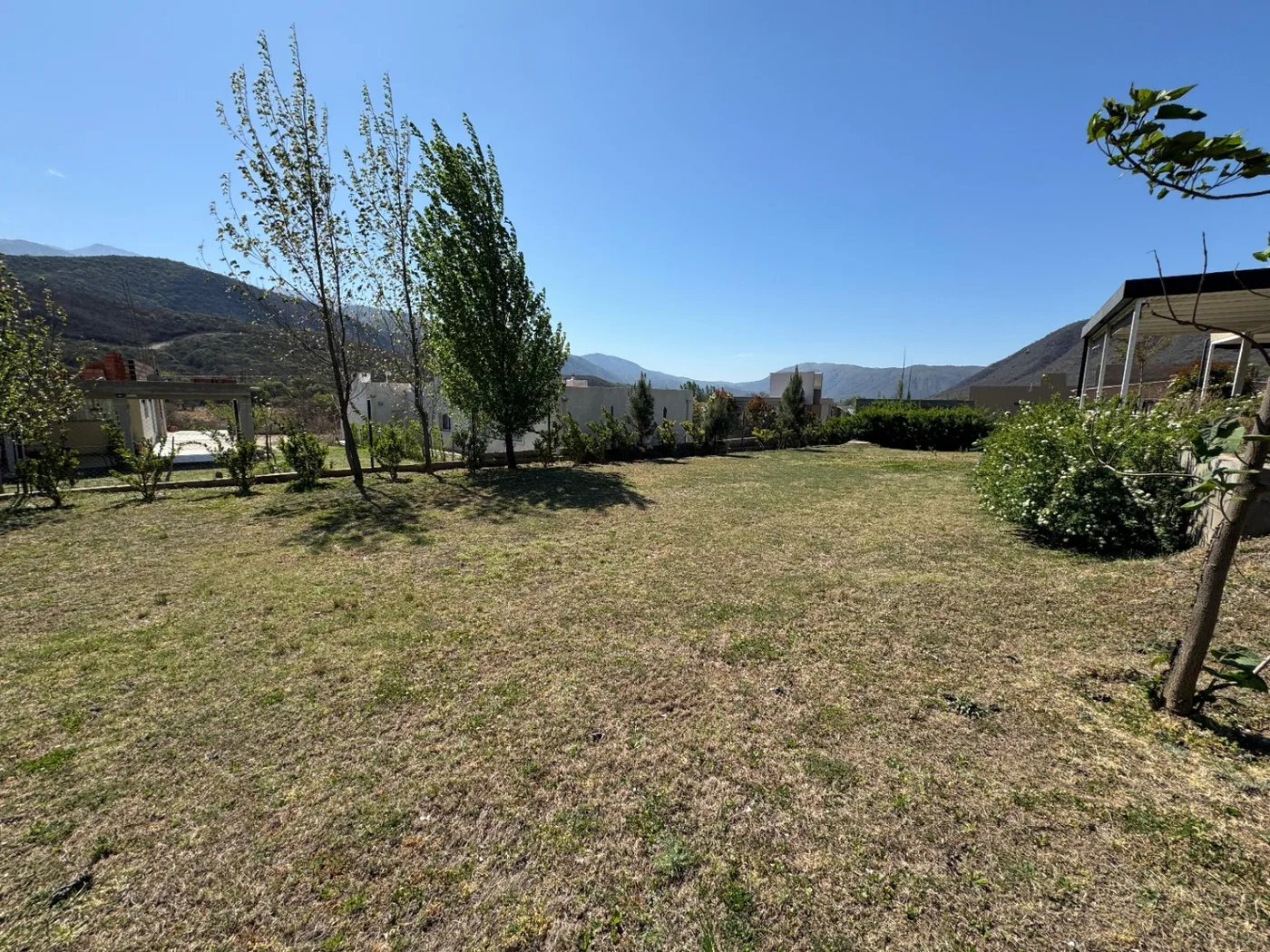 Casa parquizada en el rodeo, 2285 m² de lote, primer nivel de construccion, foto 3