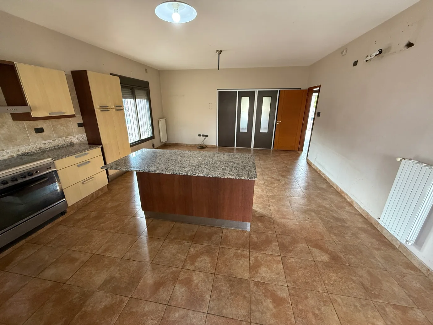 Casa zona del predio de 3 dormitorios con pileta, foto 2