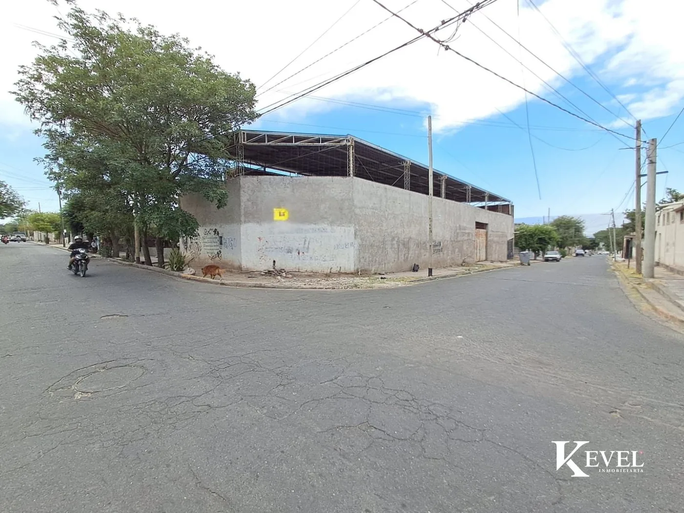 Galpon de 360 m² con baño y deposito, listo para escriturar