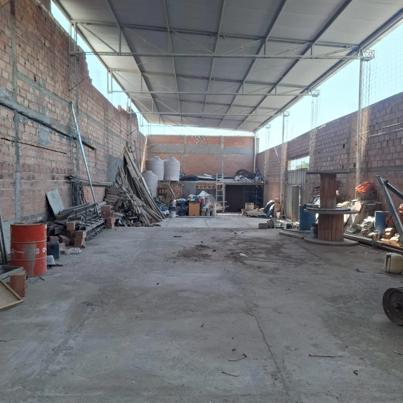 Galpon de 360 m² con baño y deposito, listo para escriturar, foto 3