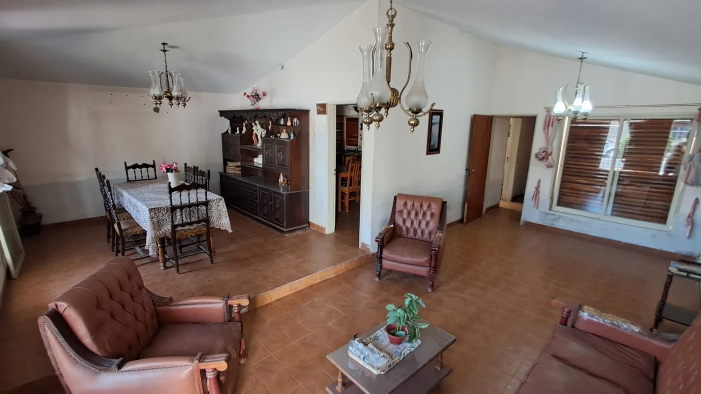 Casa de 4 dormitorios con cochera y patio. Titulos perfectos, foto 3