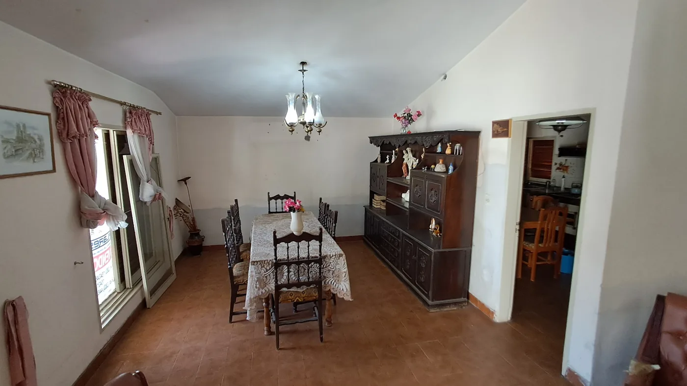 Casa de 4 dormitorios con cochera y patio. Titulos perfectos, foto 4