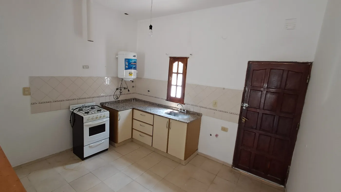 Casa de 2 dormitorios en B° lomas del tala, foto 4