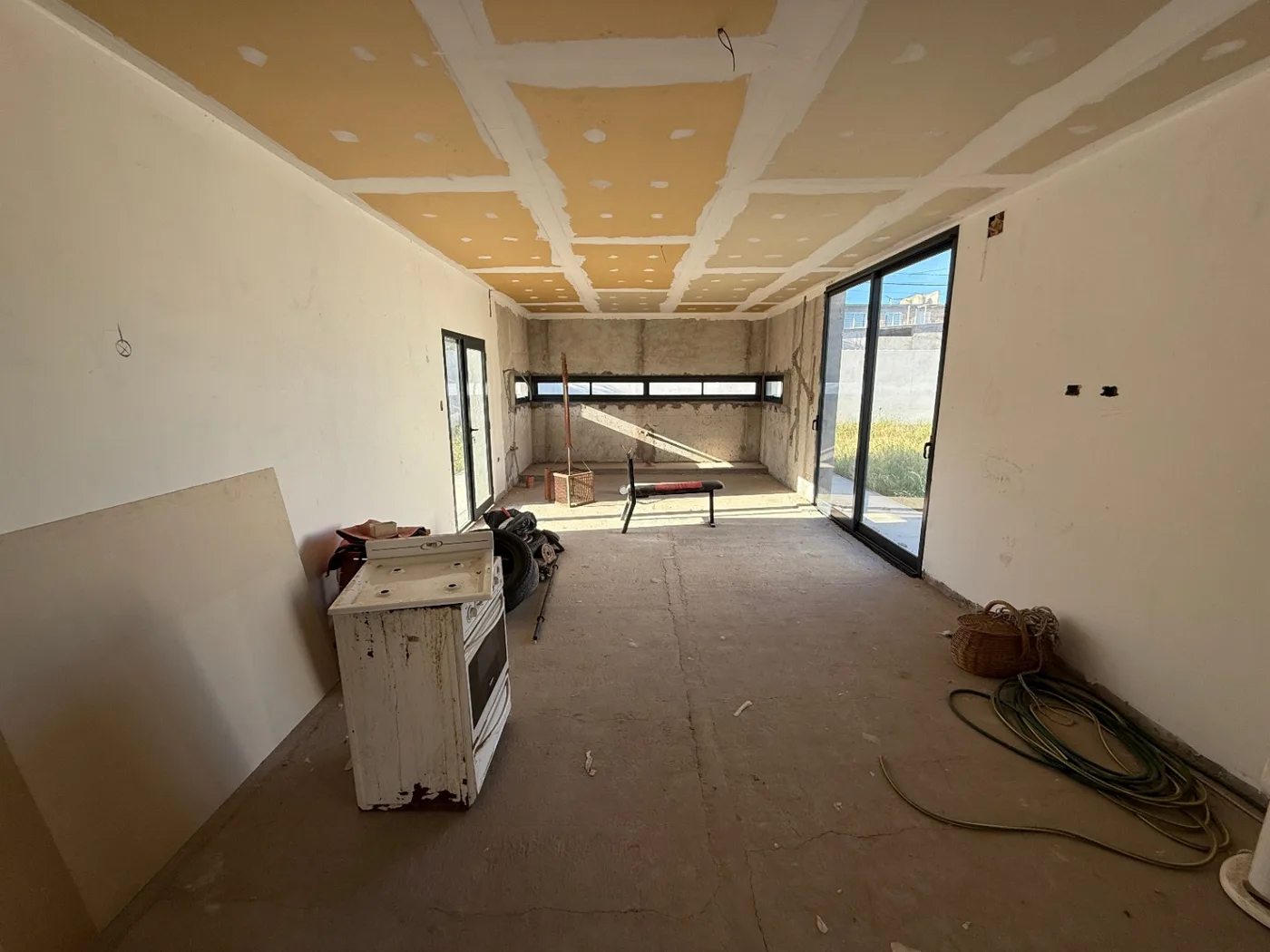 Casa de 3 dormitorios sin terminar, foto 2