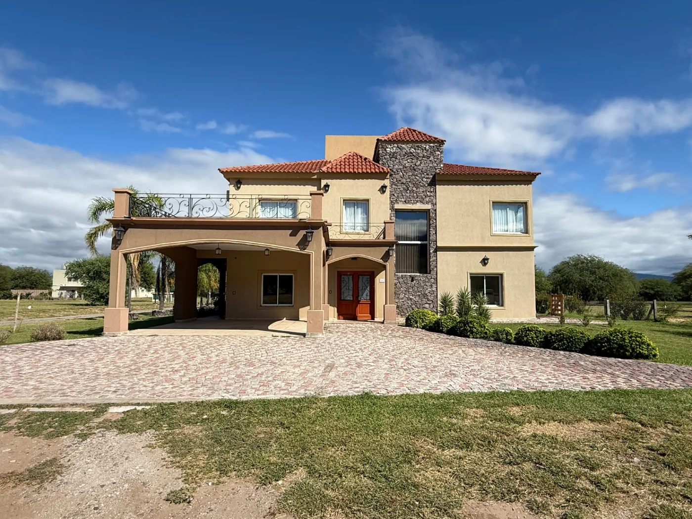 Importante casa en country chacras del valle nuevo
