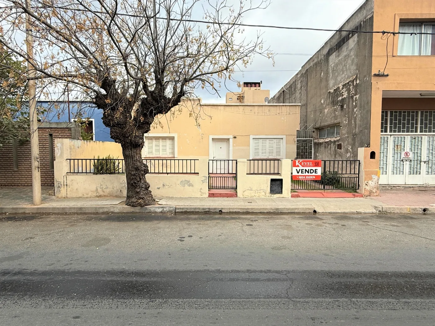 Casa de 3 dormitorios con patio en zona centro, foto 1
