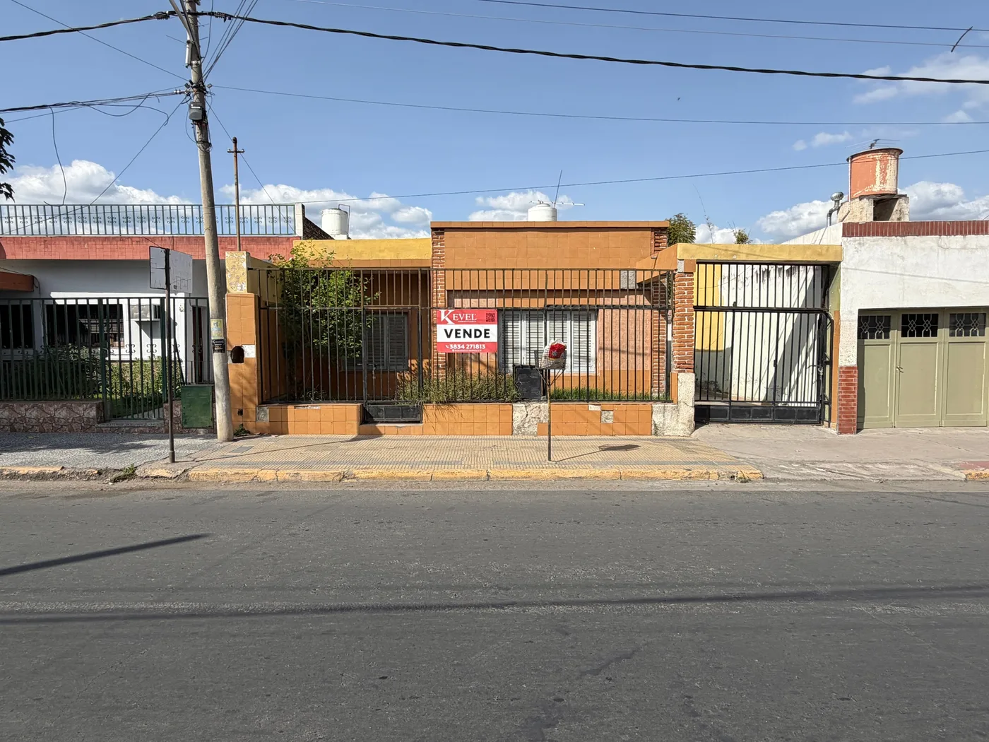 Casa de 3 dormitorios, con entrada para vehiculo y titulos perfectos, foto 1