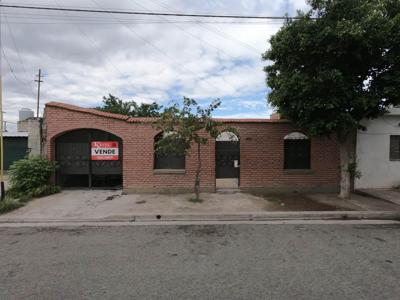 Casa adaptada para 3 departamentos, listo para escriturar