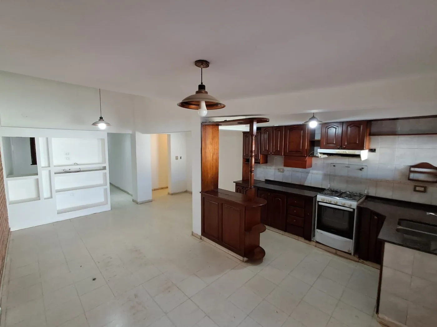 Casa de 3 dormitorios, patio, pileta y cochera, foto 4