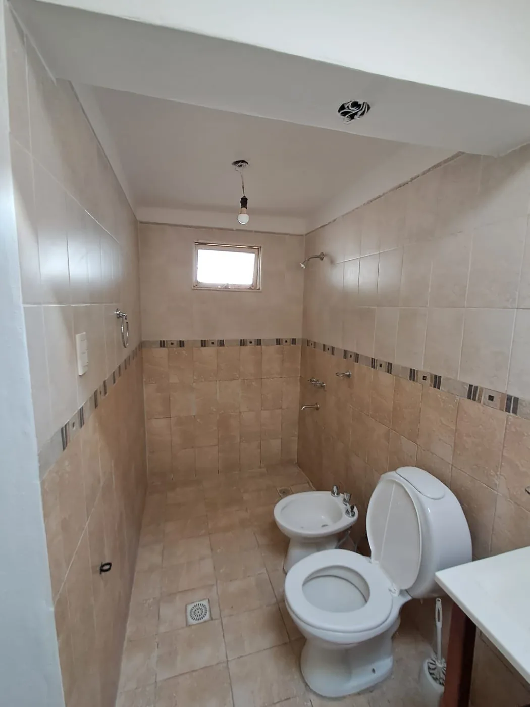 Casa de 3 dormitorios, patio, pileta y cochera, foto 8