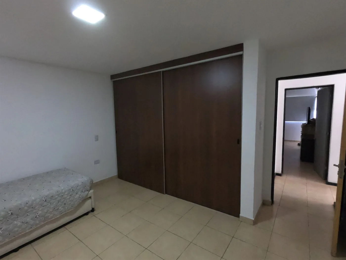 Casa de 3 dormitorios, patio amplio y cochera zona predio ferial, foto 8