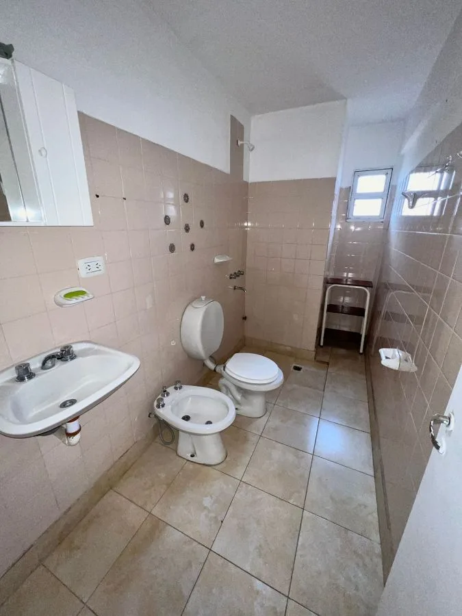 Departamento de 2 dormitorios, cocina comedor y baño, ubicado en zona oeste, foto 7