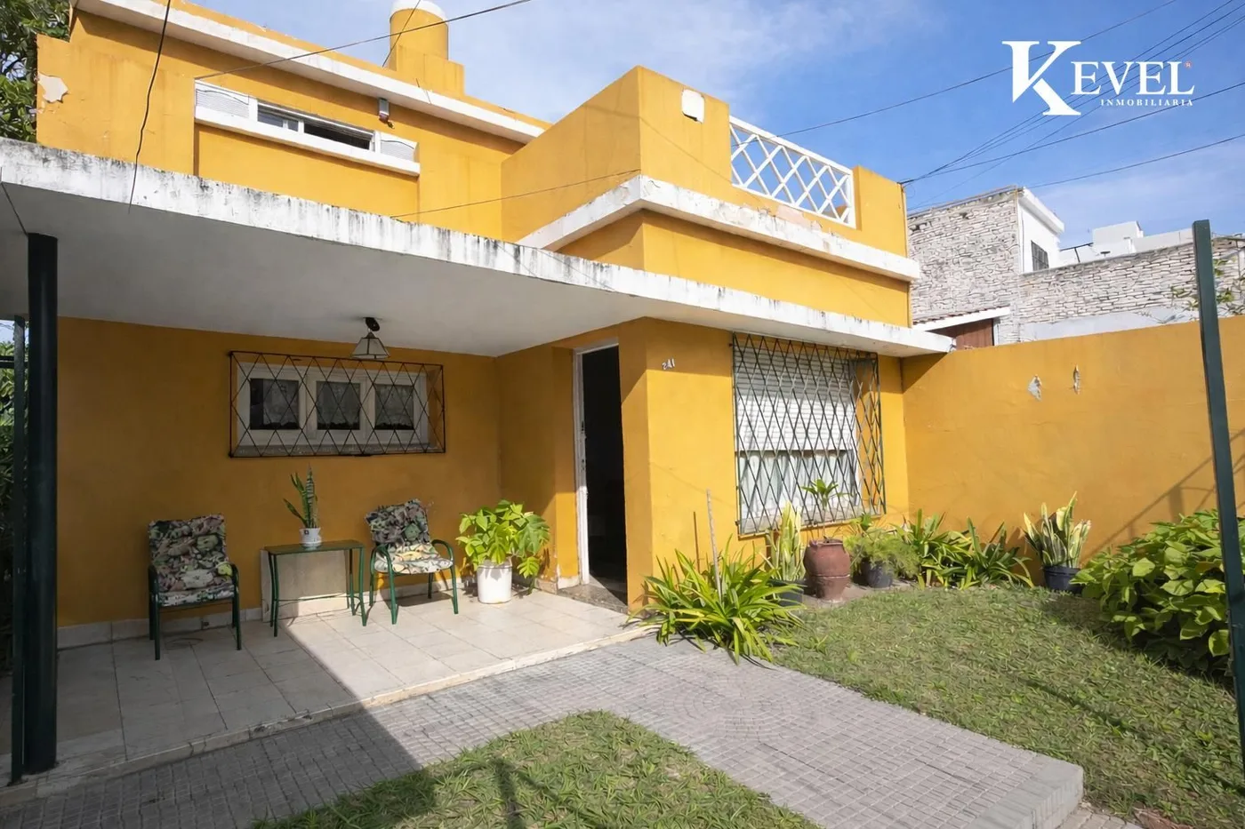 Casa centrica de 2 dormitorios, cochera y patio, foto 1