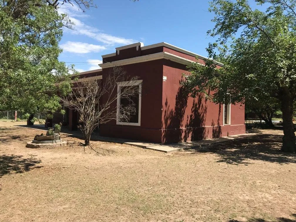 Casa quinta de 2 dormitorios con pileta, establo y quincho, foto 3