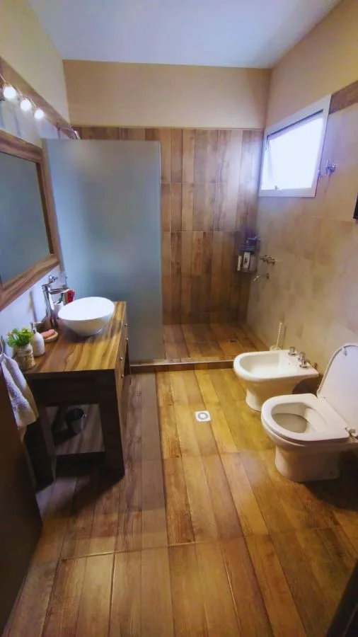 Casa de 4 dormitorios nivel ejecutivo con pileta, foto 5