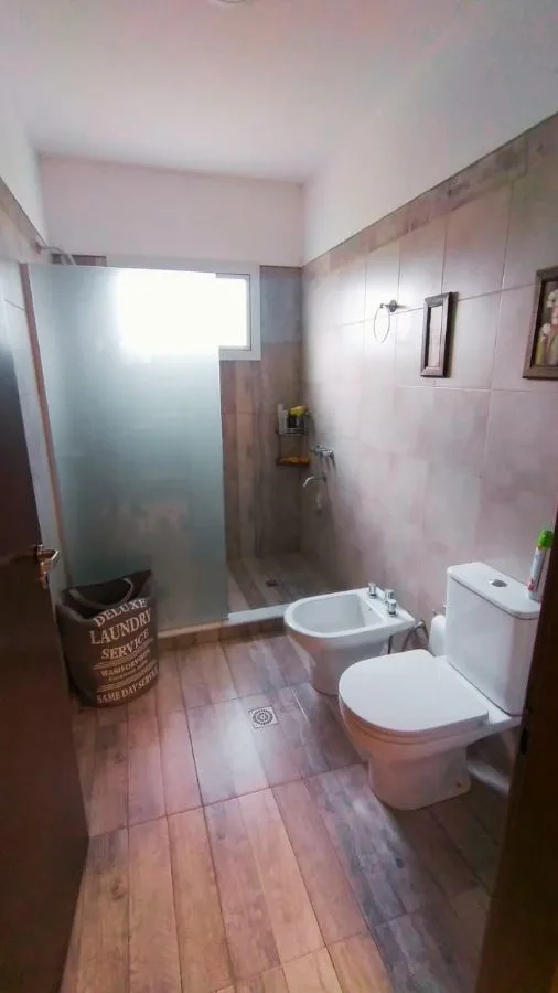 Casa de 4 dormitorios nivel ejecutivo con pileta, foto 8