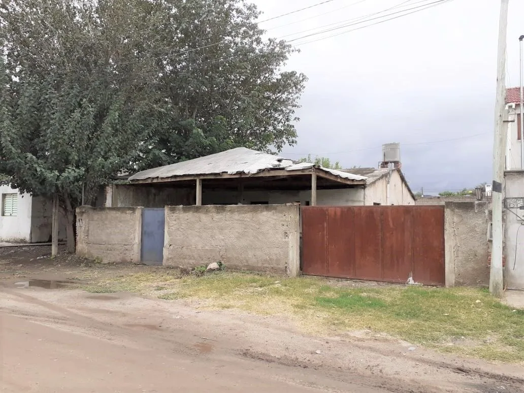 Casa en regular estado con servicio de luz y agua (s/conex), foto 2