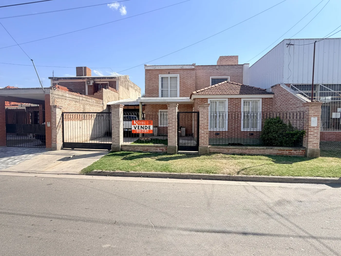 Casa en venta de 3 dormitorios, c/ cochera y patio amplio
